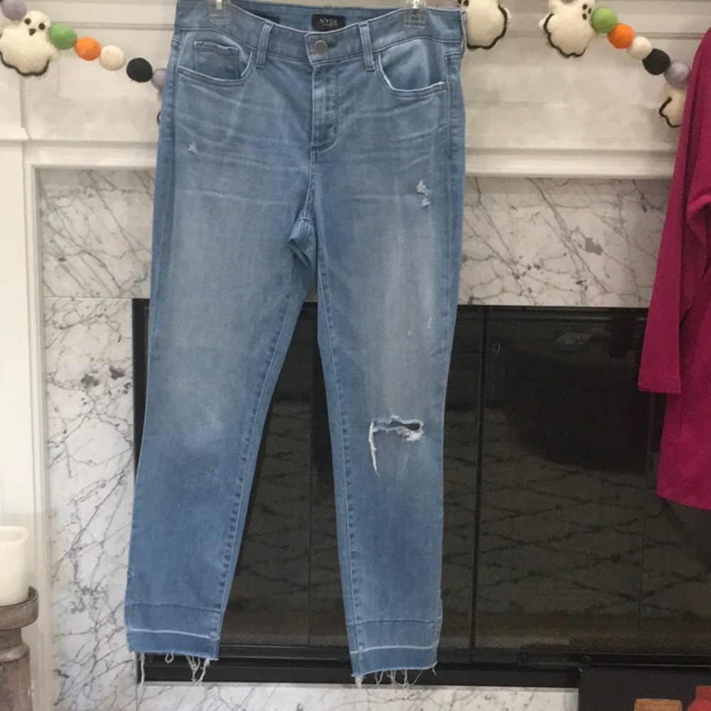 NYDJ Distressed Jeans! Sz. 10